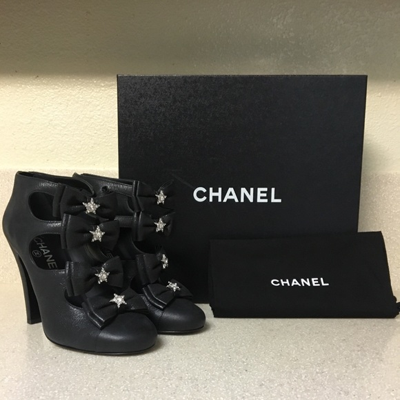 CHANEL Shoes - CHANEL Bow Heel Black Leather Size 39